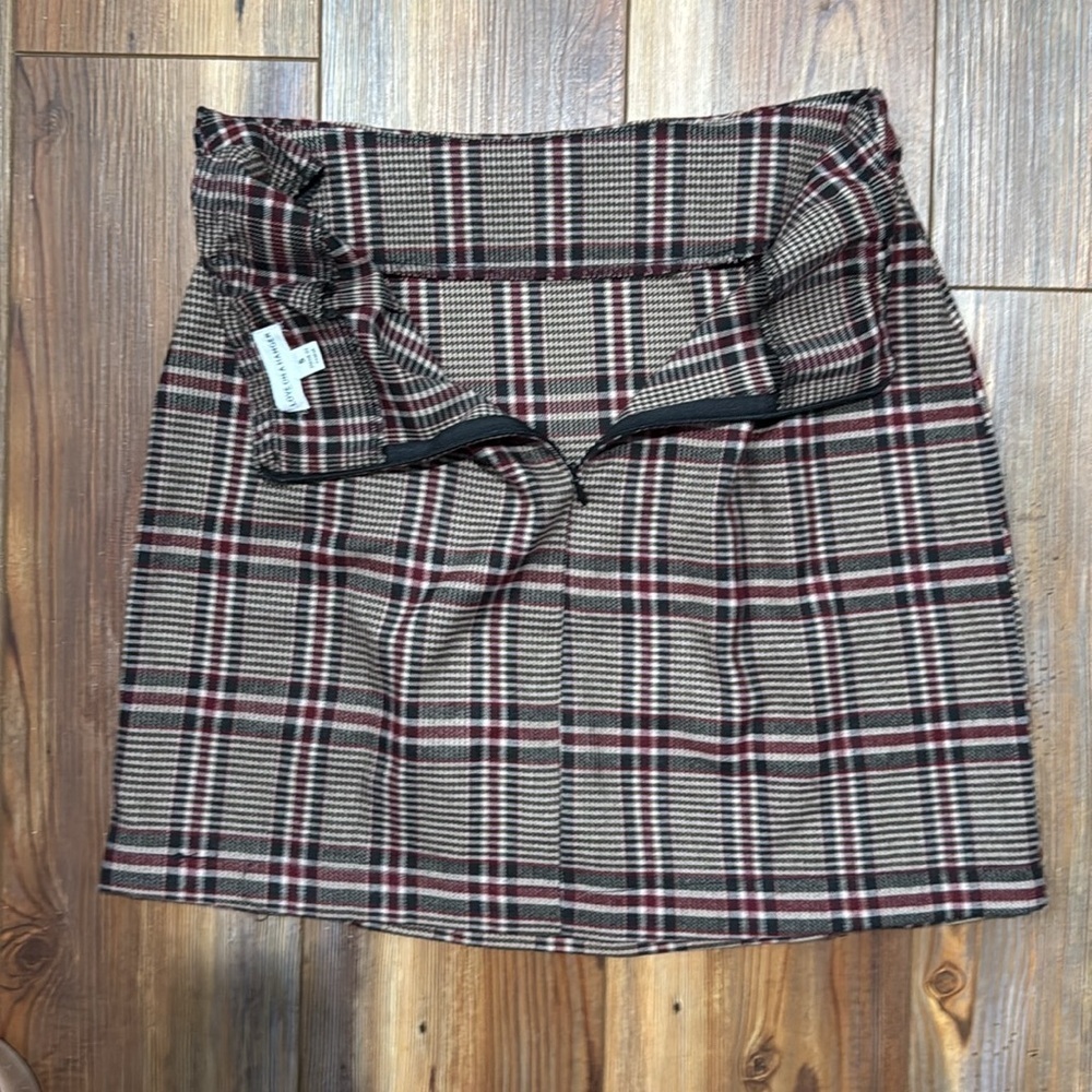 Love On A Hanger Plaid Mini Skirt Size 5 Maroon and Tan Plaid - Picture 5 of 6